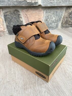 Keen lined Velcro Winter Shoes